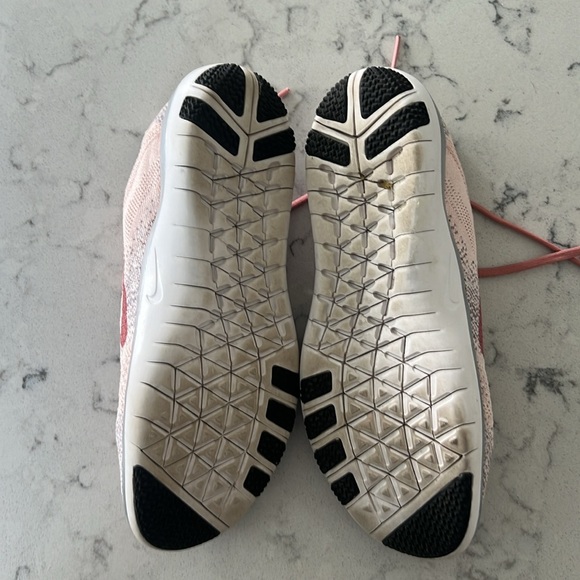 Nike women’s training shoes worn a couple of times - Picture 4 of 5